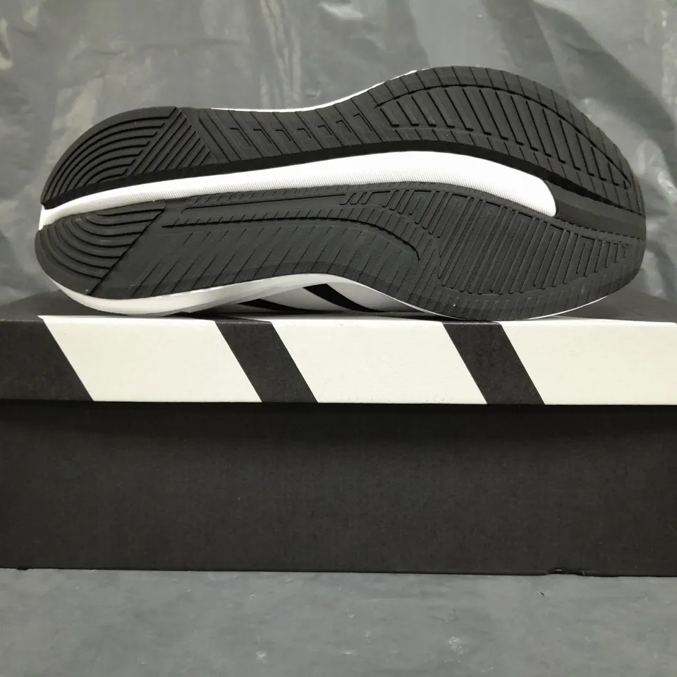 BOXED PAIR OF ADIDAS GALAXY 7 SHOES IN BLACK/WHITE UK SIZE 8