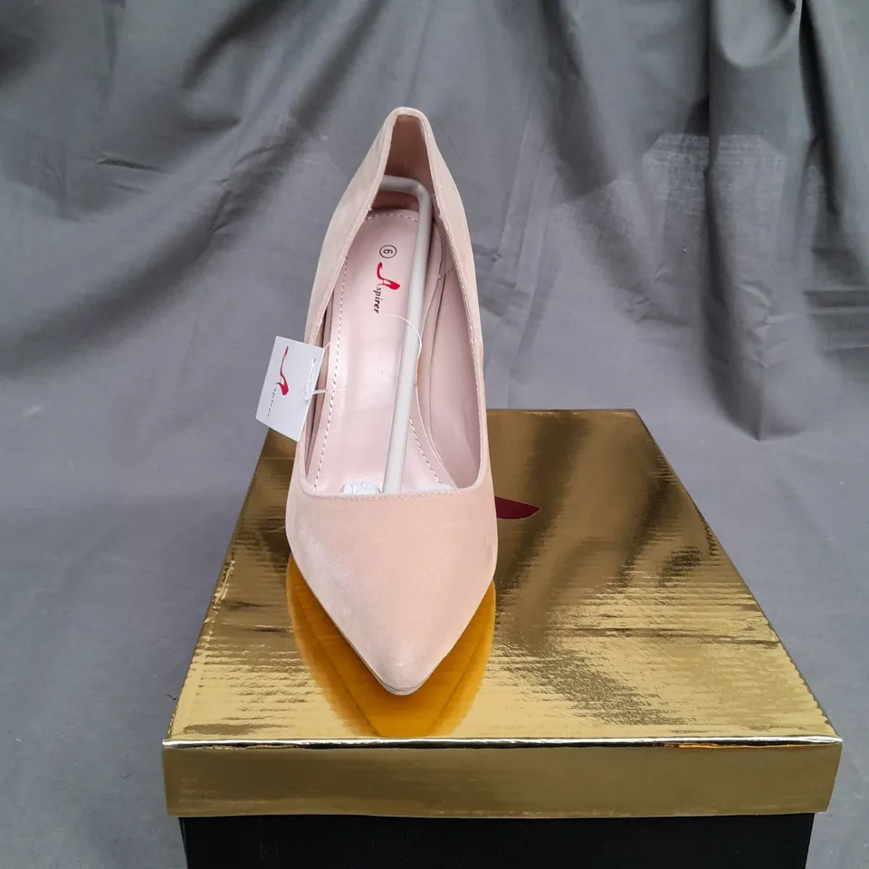 BOX OF APPROX 10 ASPIRER BEIGE HIGH HEELS IN VARIOUS SIZES