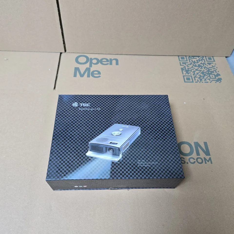 TEC PICO PROJECTOR PP-700 – BOXED WITH POWER CABLE AND ACCESSORIES
