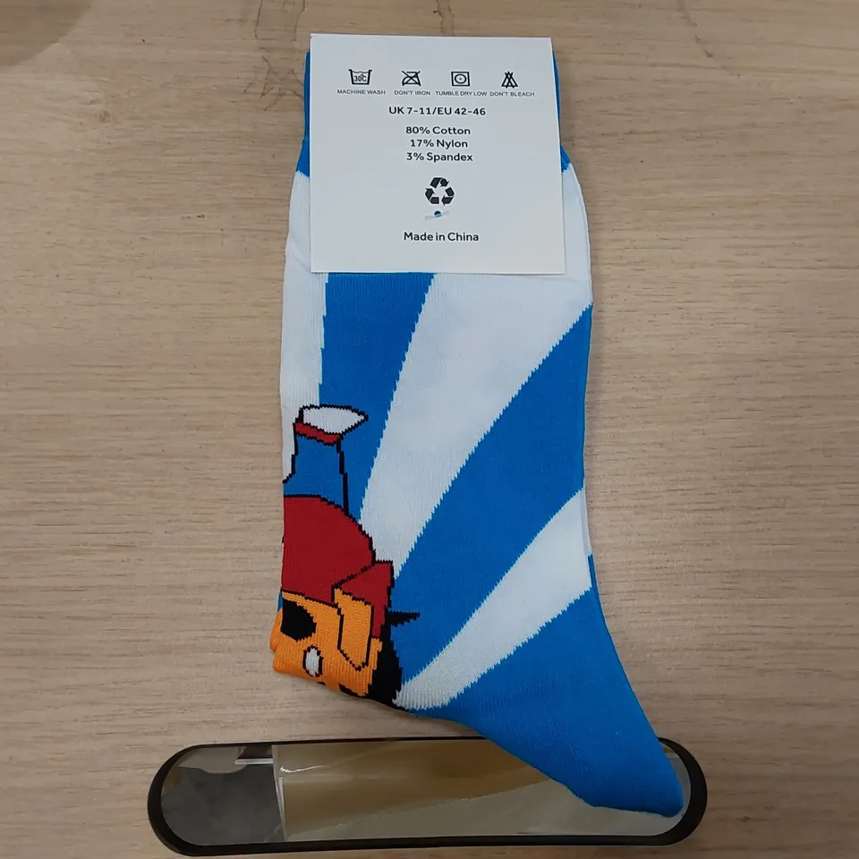 BOX OF APPROXIMATELY 360 PAIRS OF BRAND NEW BIER CO SOCKS (1 BOX)