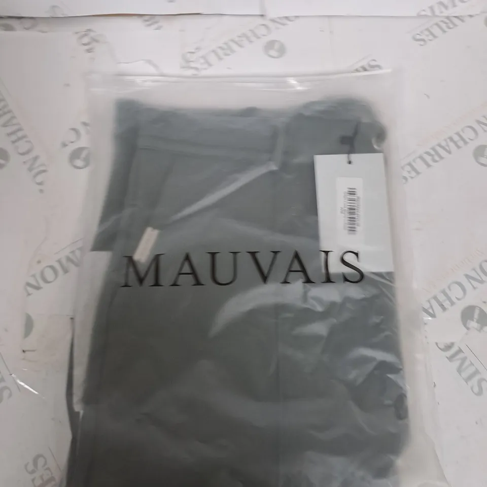 BAGGED MAUVAIS GREEN LUXE SHORTS SIZE W38