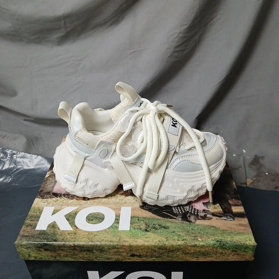 KOI FROZEN SHORES MEGA CHUNKY TRAINERS VANILLA BOXED SIZE 3
