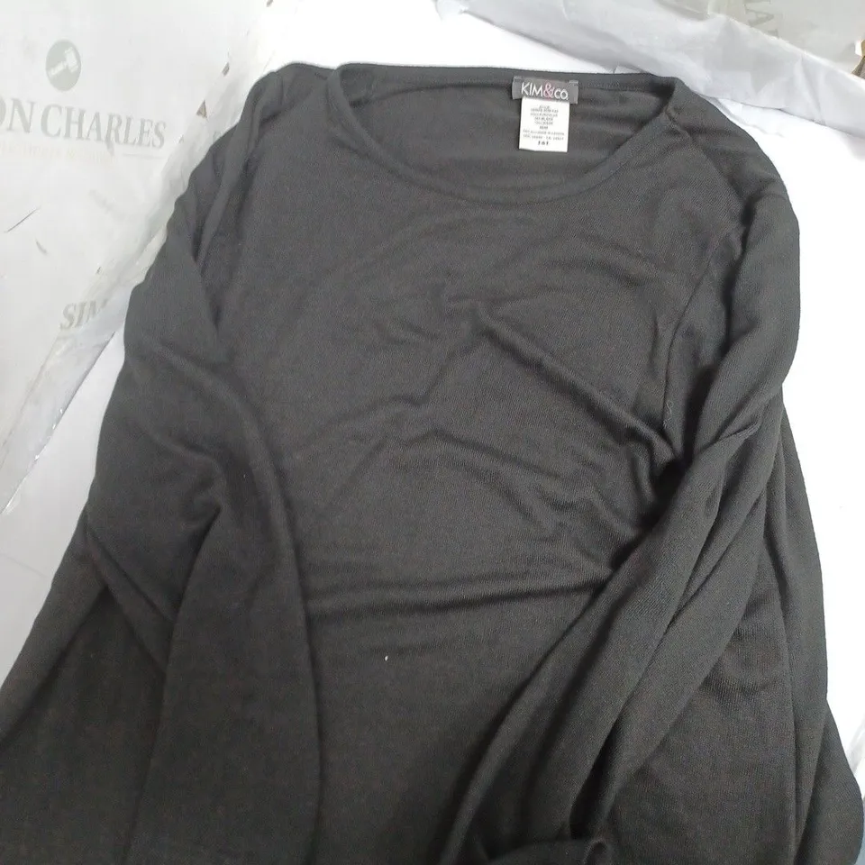 APPROXIMATELY 6 KIM&CO SOFT TOUCH LONG SLEEVE TUNIC IN ASSORTED COLOURS TO INCLUDE SIZES M, S/P, 