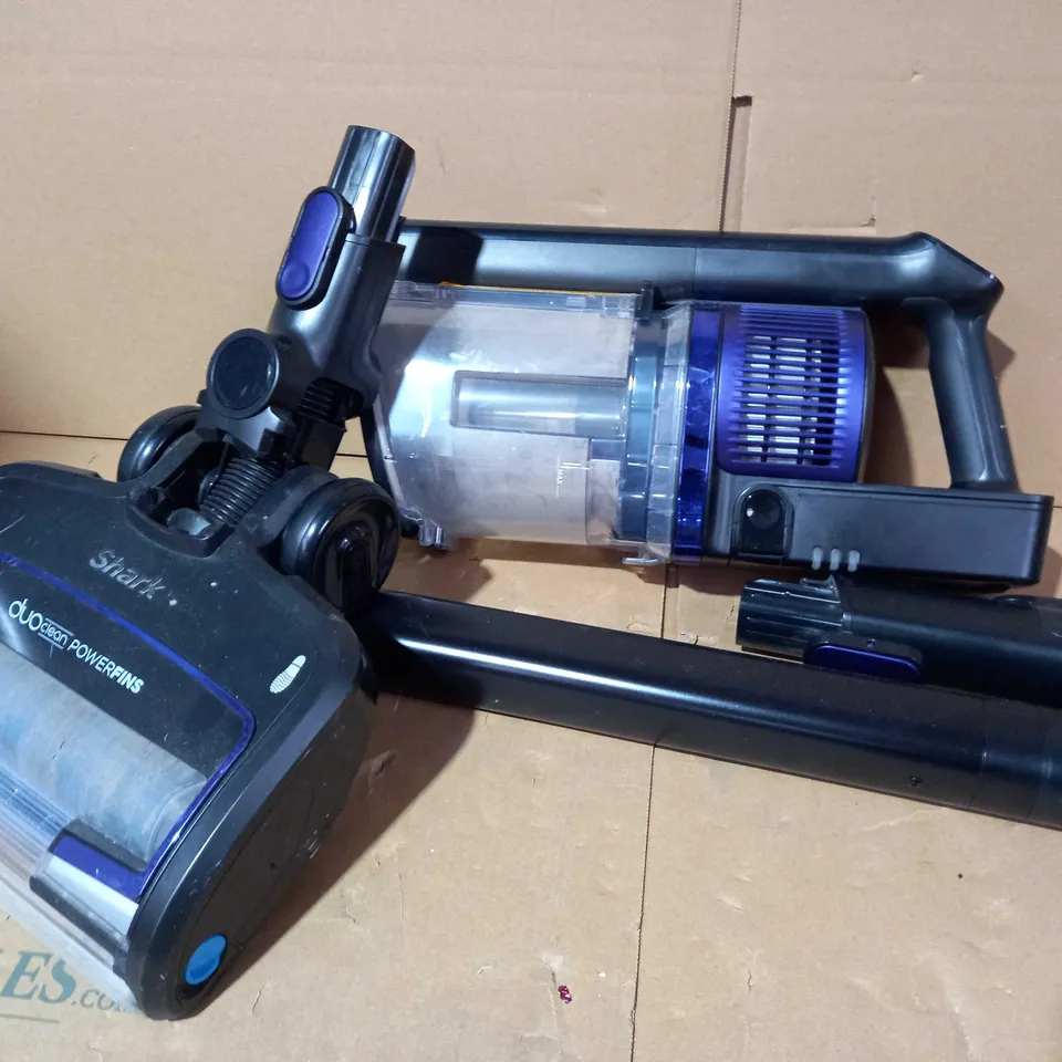 SHARK CORDLESS STICK VACUUM IZ390UKTQ