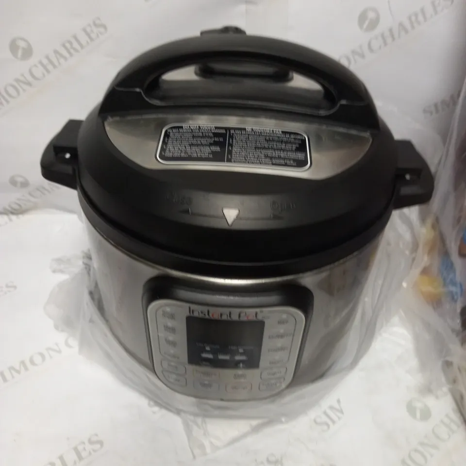 INSTANT POT DUO SMART PRESSURE COOKER