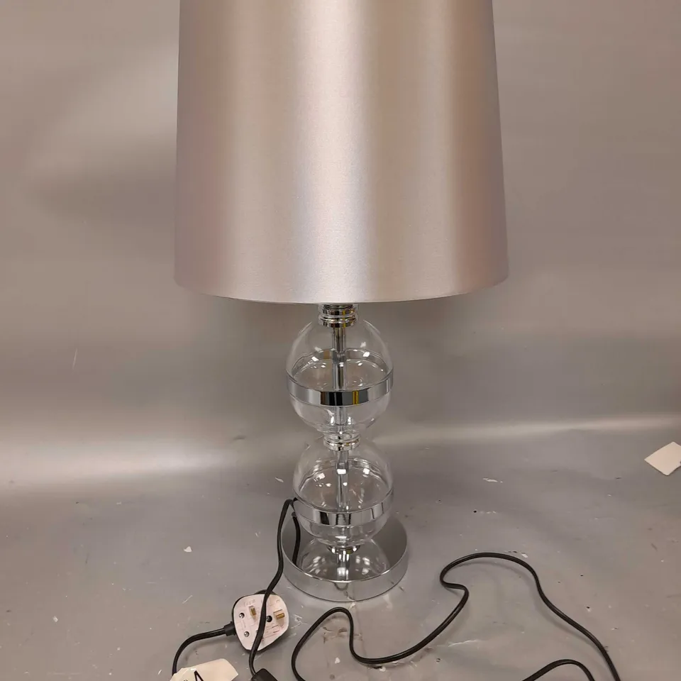 TABLE LAMP WITH SHADE