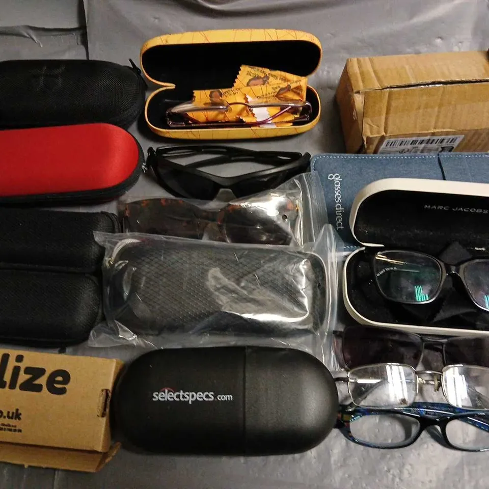 LOT OF APPROXIMATELY 20 ASSORTED PAIRS OF GLASSES AND CASES TO INCLUDE PULIZE AND MARC JACOBS