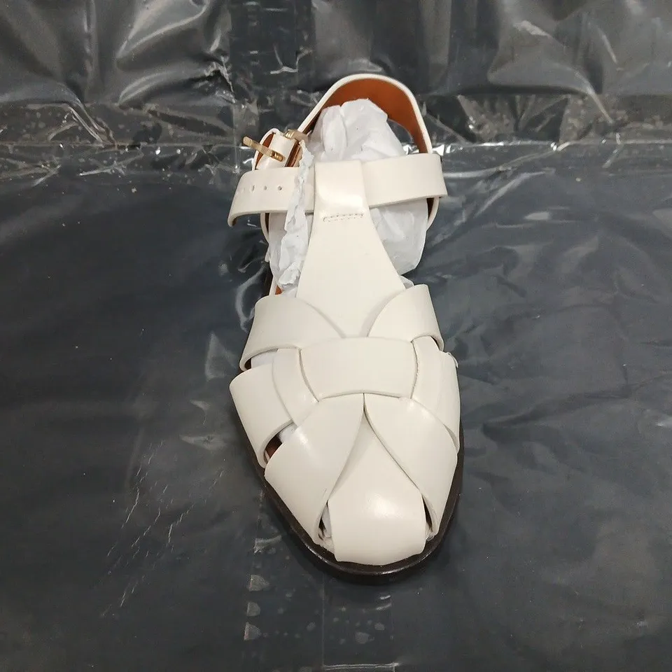 PAIR OF ZARA SANDALS IN OFF WHITE SIZE EU 38