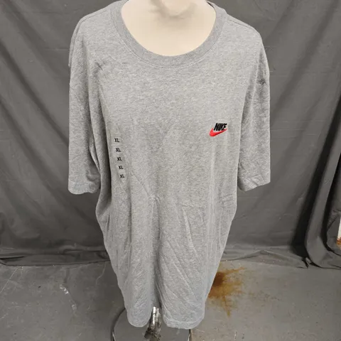 NIKE LOGO TEE IN GREY SIZE XL