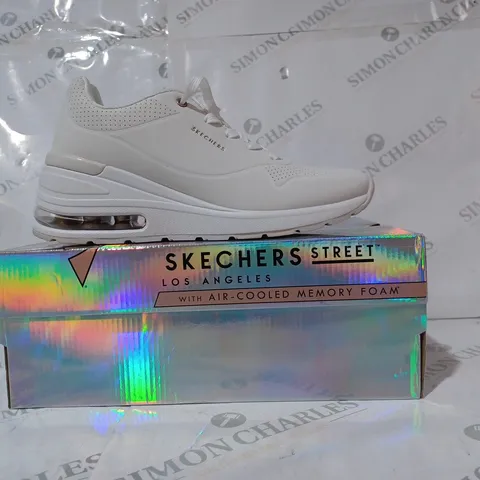BOXED PAIR OF SKECHERS TRAINERS IN WHITE UK SIZE 6.5