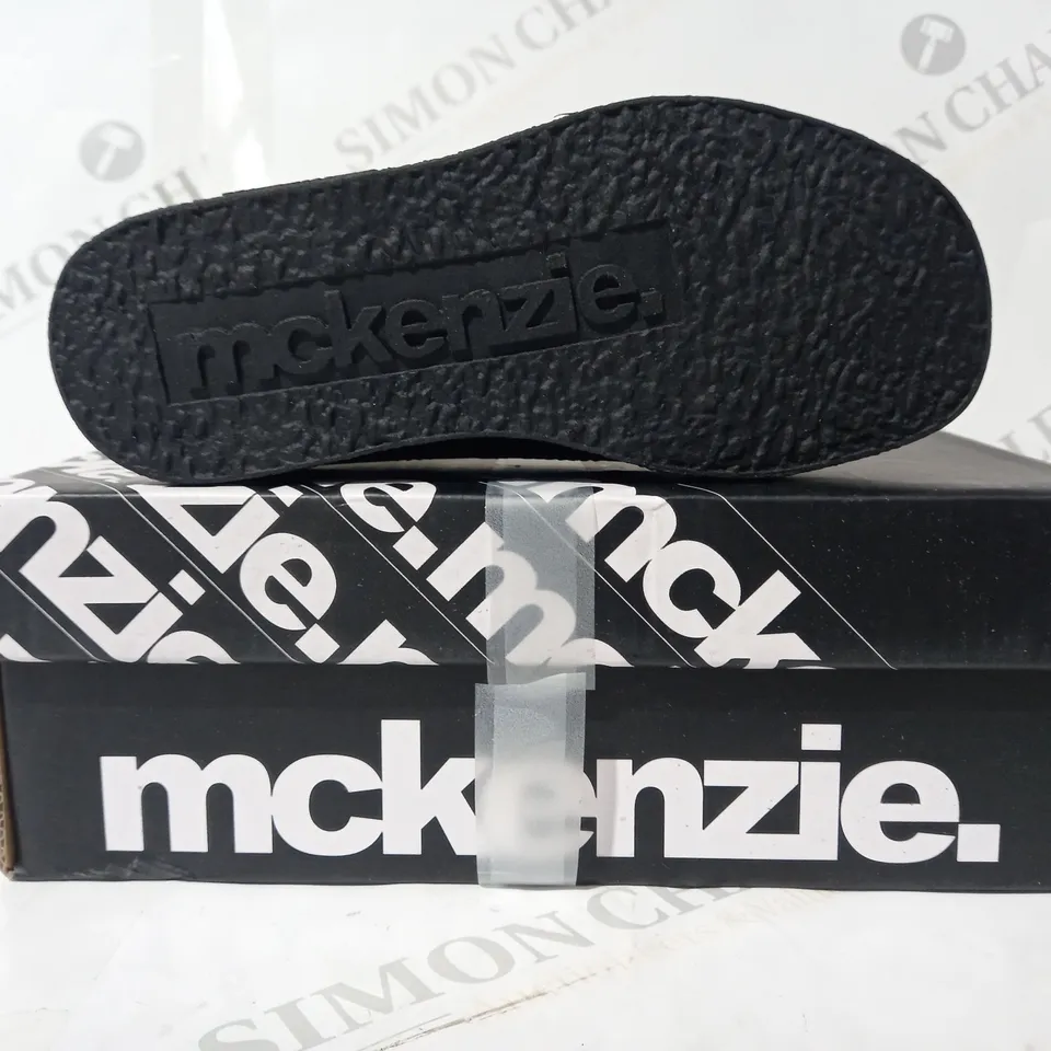 BOXED PAIR OF MCKENZIE MARINO CHILDRENS VELCRO STRAP SHOES IN BLACK SIZE 10