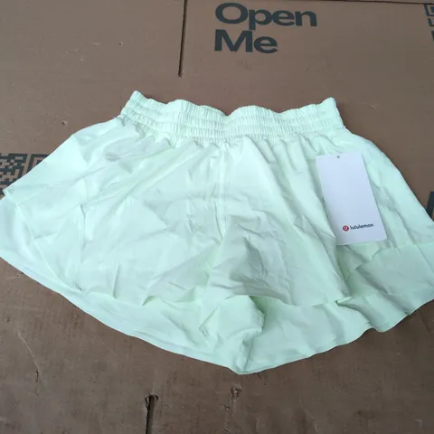 LULULEMON SHAKE IT OUT HIGH RISE RUN SHORTS 2.5" IN LIGHT GREEN - SMALL