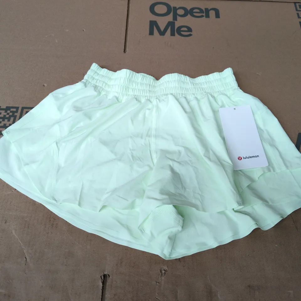 LULULEMON SHAKE IT OUT HIGH RISE RUN SHORTS 2.5" IN LIGHT GREEN - SMALL