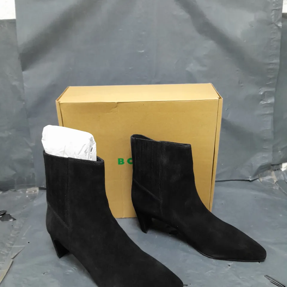 BOXED PAIR OF BLACK HEEL BOOTS SUEDE - EU 41 