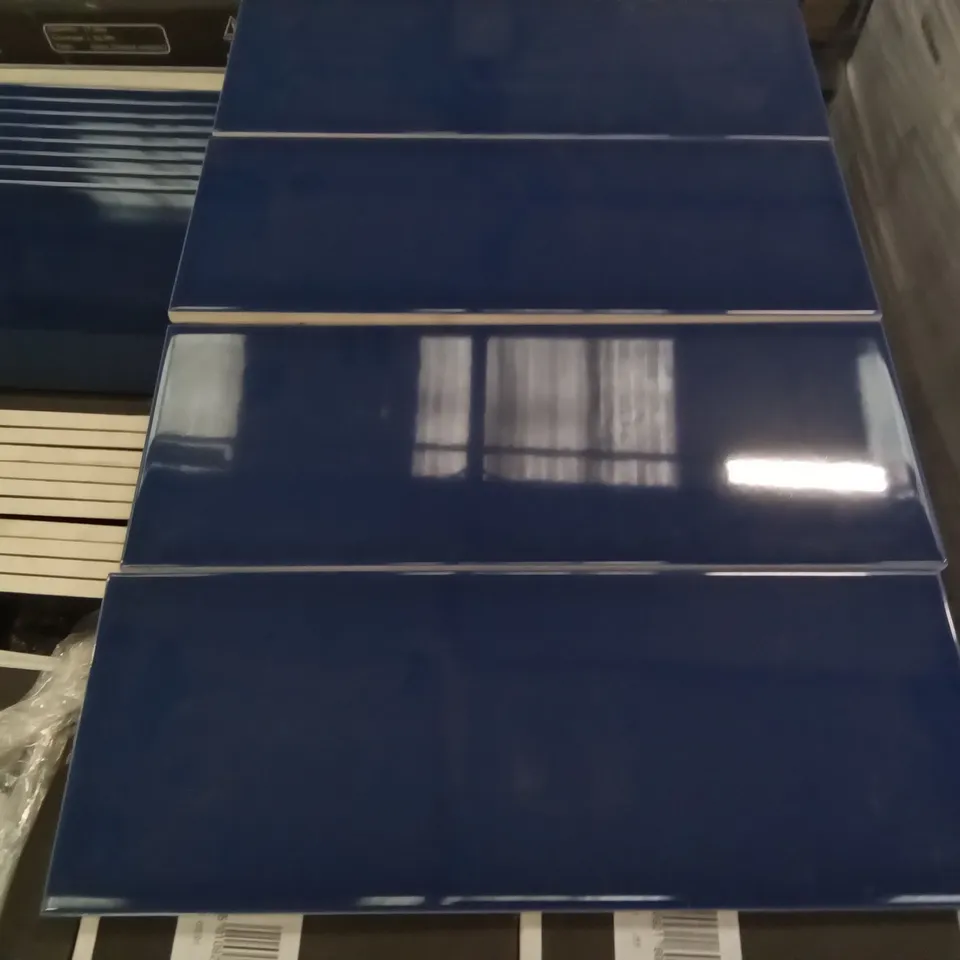 PALLET OF APPROXIMATELY 60 PACKS OF 17 BRAND NEW GEM COLS BLACK GLOSS TILES & 17 BRAND NEW GEM COLS ROYAL BLUE GLOSS TILES 
