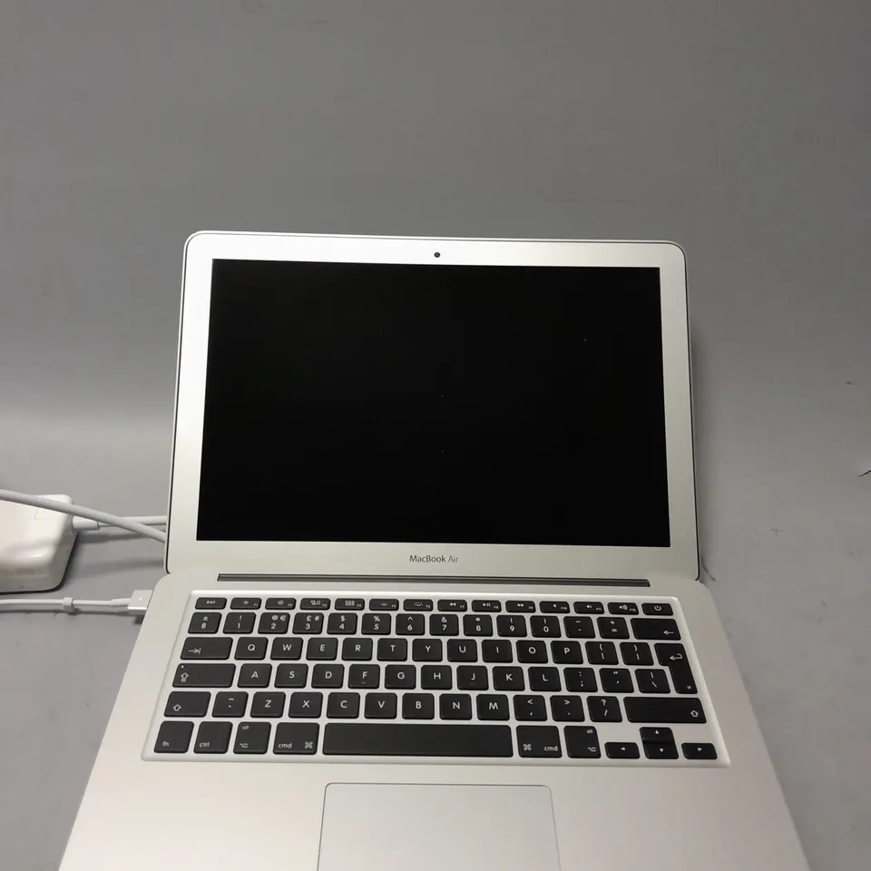MACBOOK AIR (13-INCH, 2017) 