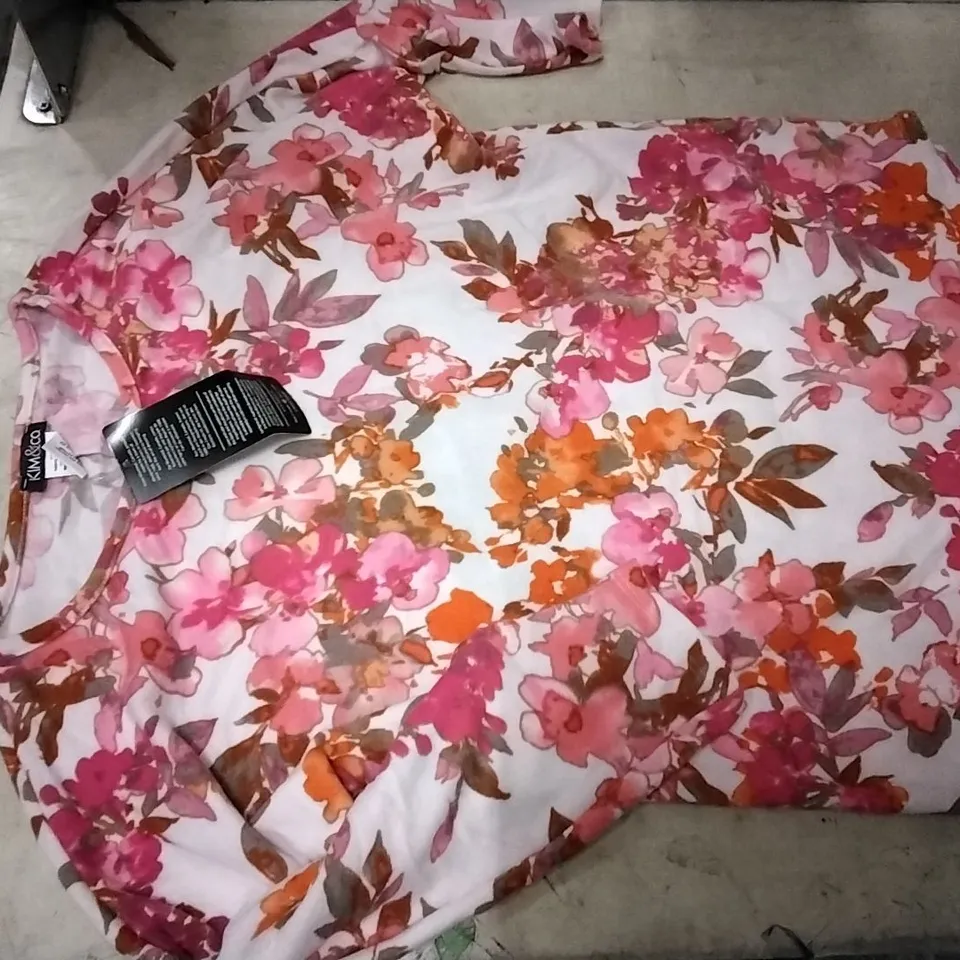 BOX CONTAINING H BY HALSTON BLACK TOP SIZE XS , 11 PCS AND KIM&CO FLORAL SHIRT SIZE XS , 20 PCS 