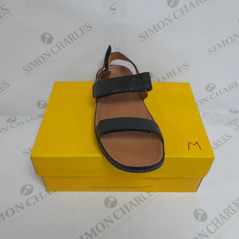 BOXED PAIR OF STRIVE KONA SANDALS IN BLACK SIZE 8