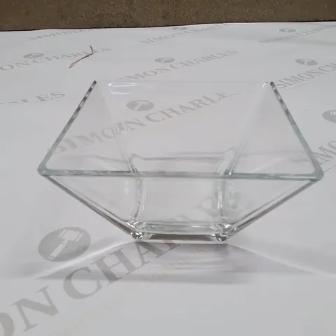 BOX CONTAINING 6 STYLISH GLASSWARE TABLE BOWLS 