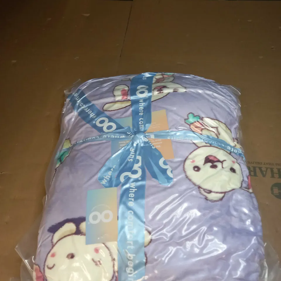 FLEECED HOODED BLANKET