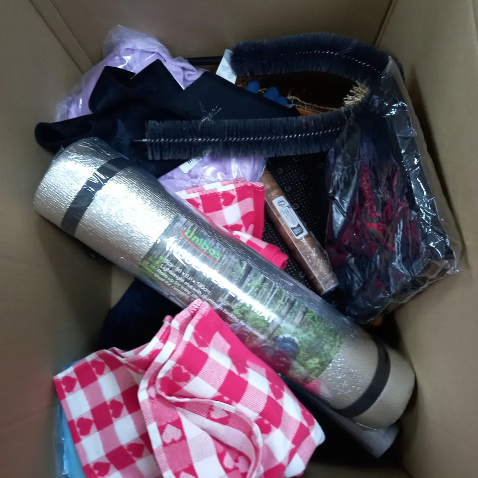 BOX OF APPROXIMATELY 15 ASSORTED ITEMS TO INCLUDE TRAVEL BOOKLET, YARN, NIGHT TIME SET ETC