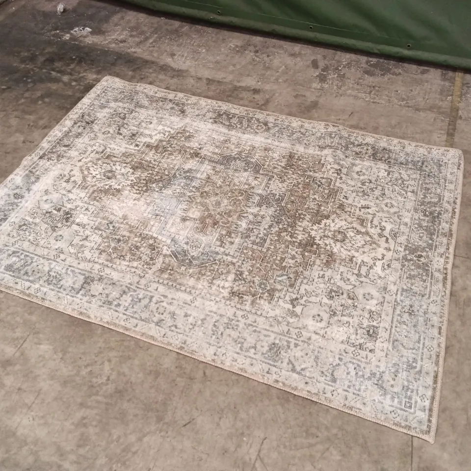 QUALITY DESIGNER AREA RUG - APPROXIMATELY 168CM X 118CM