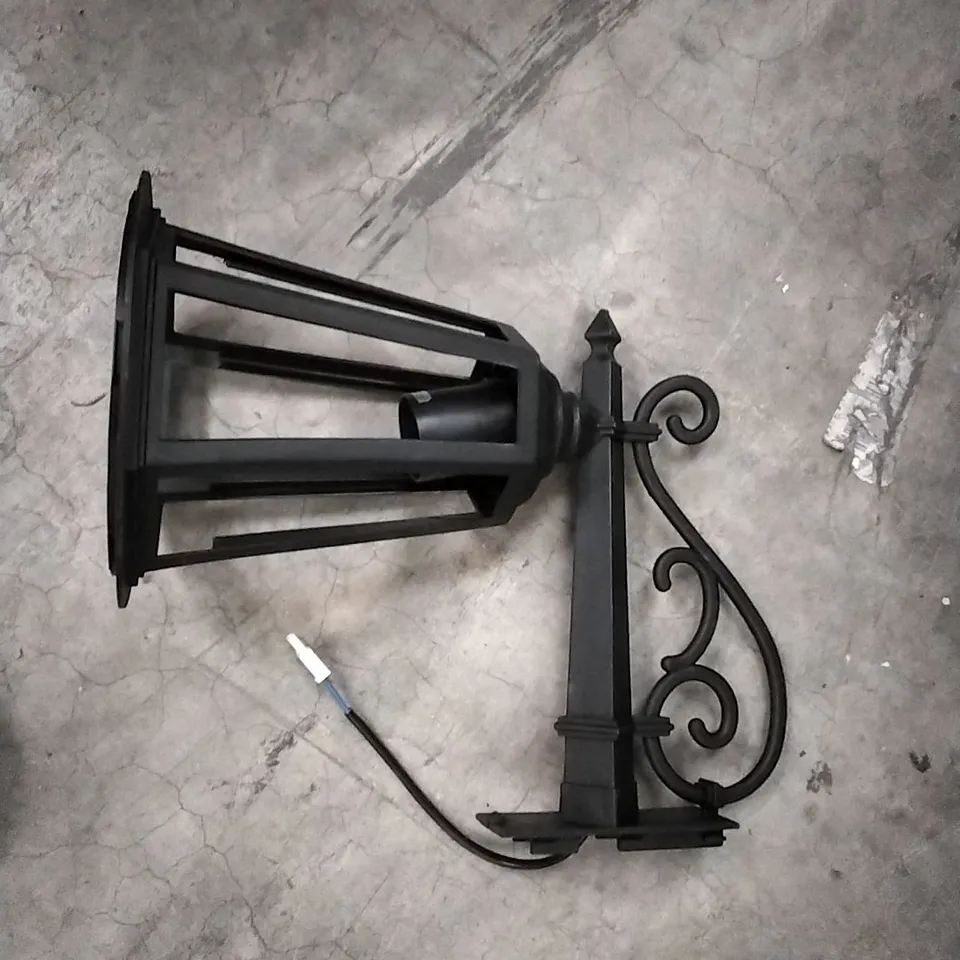 OUTDOOR LIGHT BULB HOLDER 