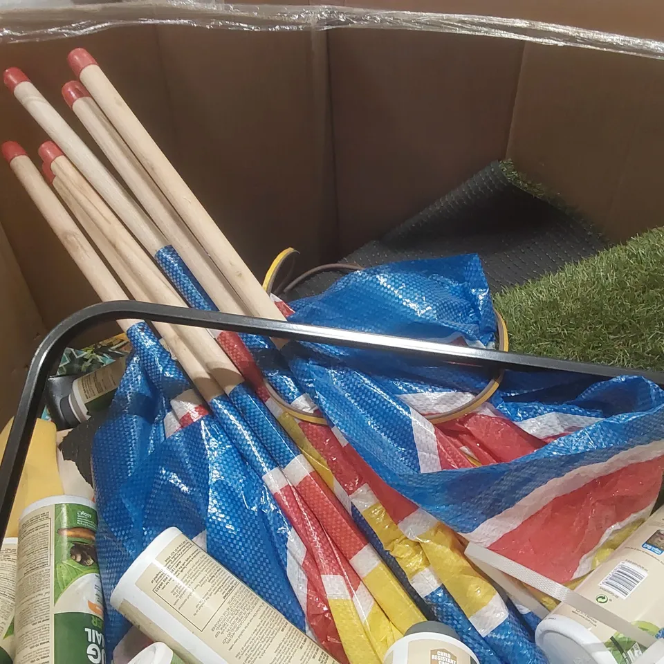 PALLET CONTAINING A LARGE QUANTITY OF ASSORTED GARDEN PRODUCTS INCLUDING: SLUG REPELLANT, ARTIFICIAL PLANTS, ARTIFICIAL GRASS ECT