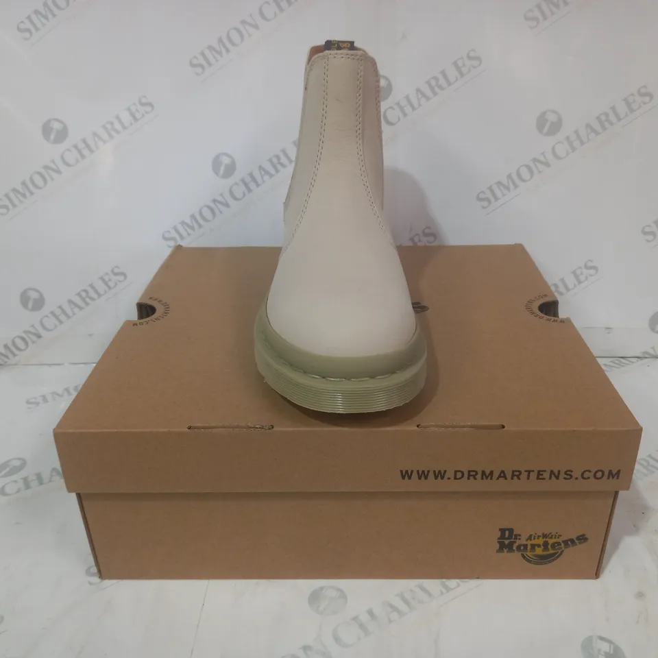 BOXED PAIR OF DR MARTENS 2976 BOOTS IN CREAM/OLIVE UK SIZE 7