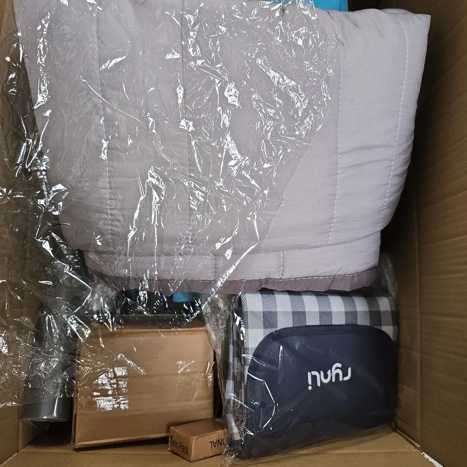 BOX OF ASSORTED HOME ITEMS TO INCLUDE BEDDING - SPRINKLERS -  