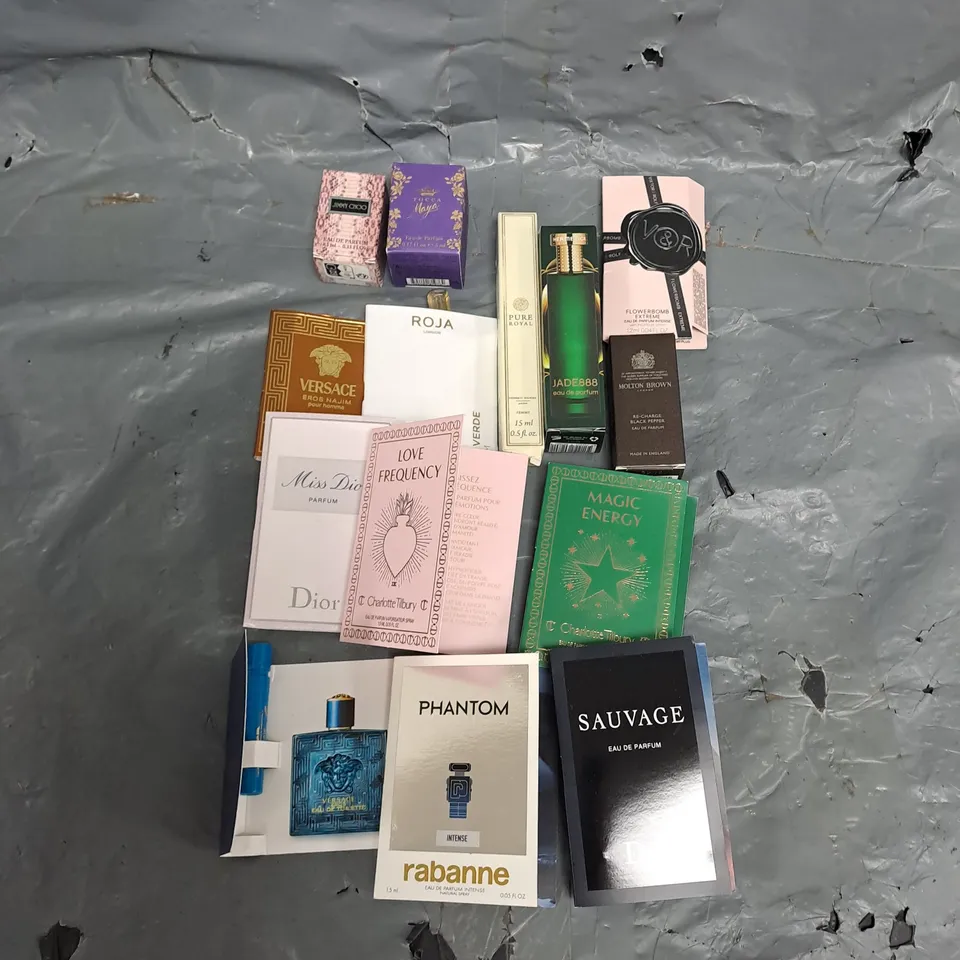 APPROXIMATELY 25 ASSORTED FRAGRANCE SAMPLES AND MINIATURES