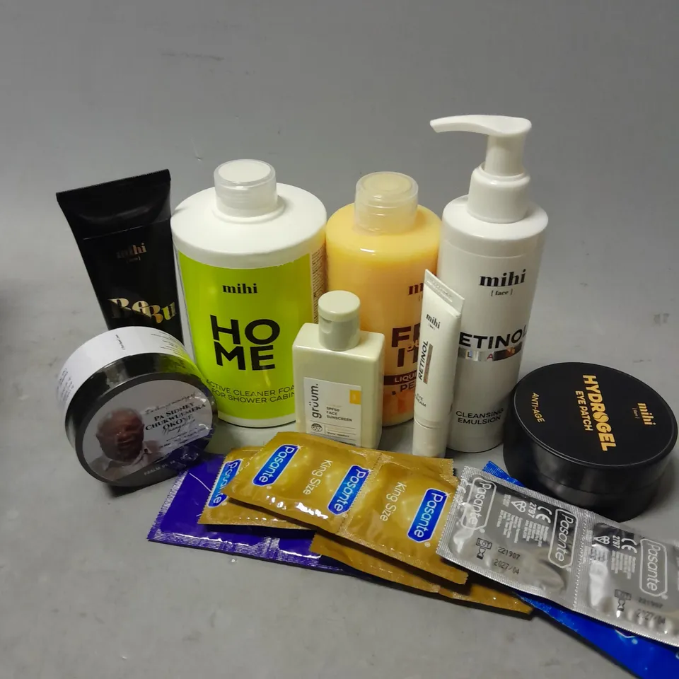 APPROXIMATELY 15 ASSORTED COSMETICS ITEMS TO INCLUDE CONDOMS, HYDROGEL EYE PATCH, MIHI HOME CLEANER FOAM, ETC