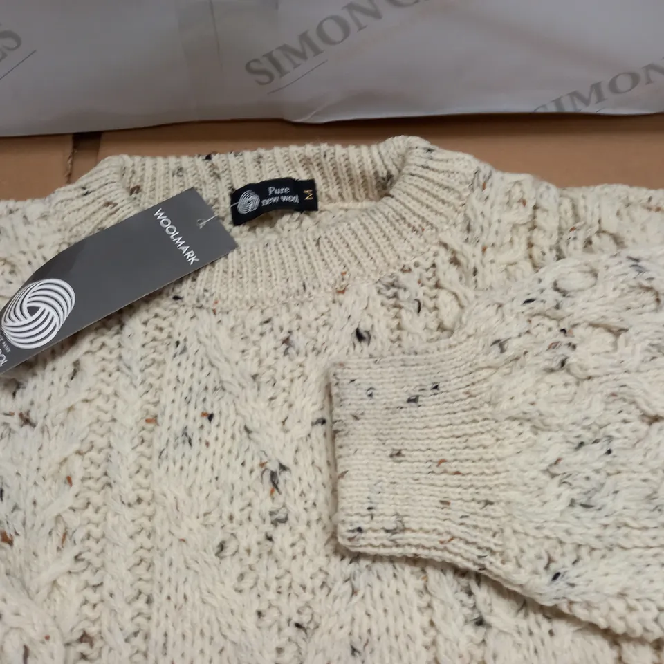 LOT OF 10 AS NEW PURE NEW WOOL KNITTED CREW JUMPERS - ALL M