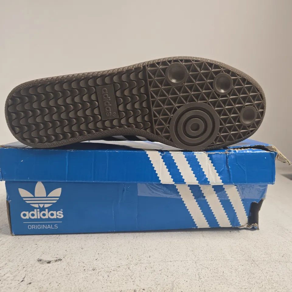 BOXED PAIR OF ADIDAS SAMBA OG TRAINERS IN WHITE/BLACK SIZE UK 9.5