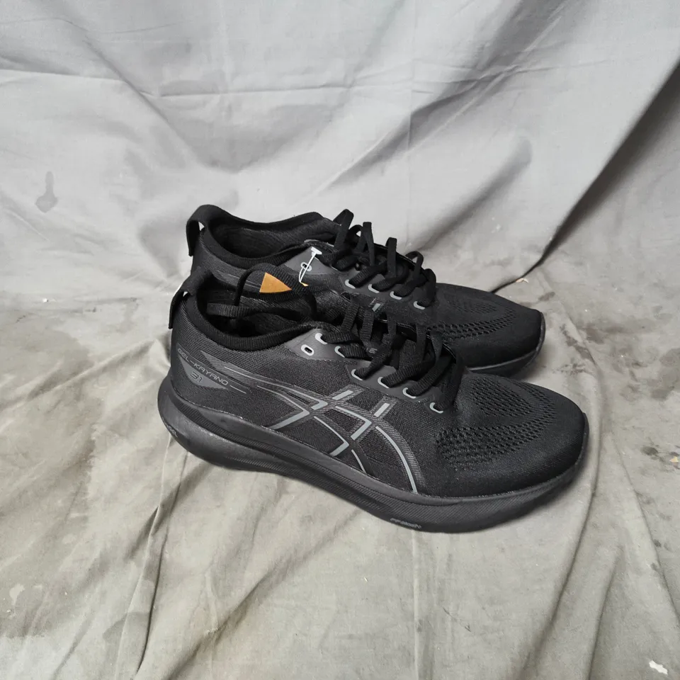 UNBOXED ASICS GEL-KAYANO RUNNING SHOES – BLACK (PAIR) UK SIZE 8.5