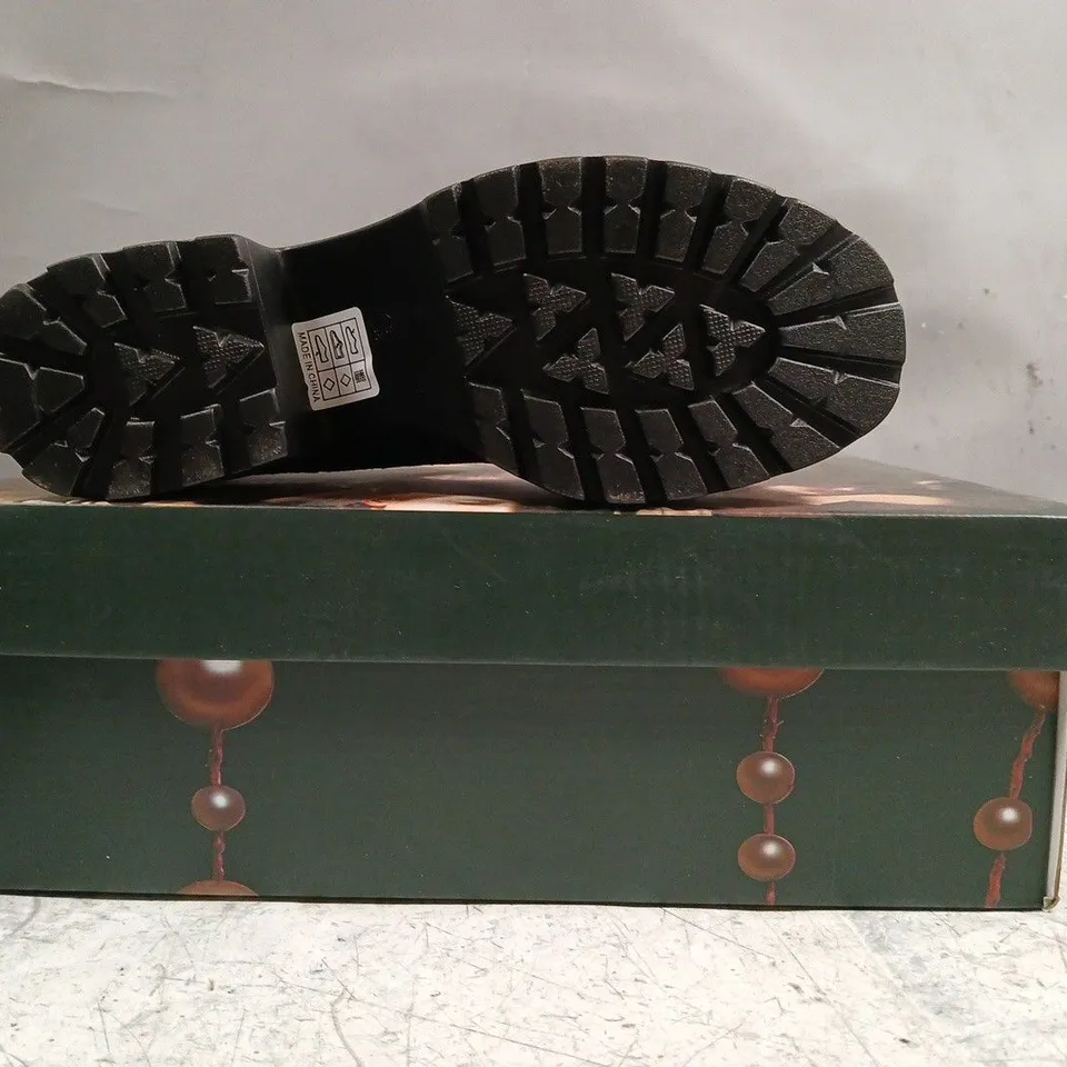 BOXED PAIR OF KOI TIRA VELVET MARY JANES ROYAL MANOR EDITION IN PURPLE SIZE UK 3