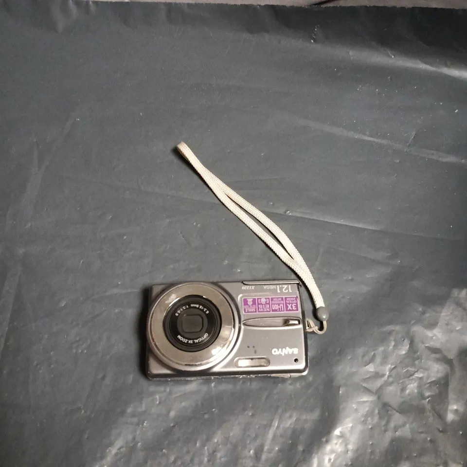 SANYO DIGITAL CAMERA X1220 , 12.1MP, 8X OPTICAL ZOOM