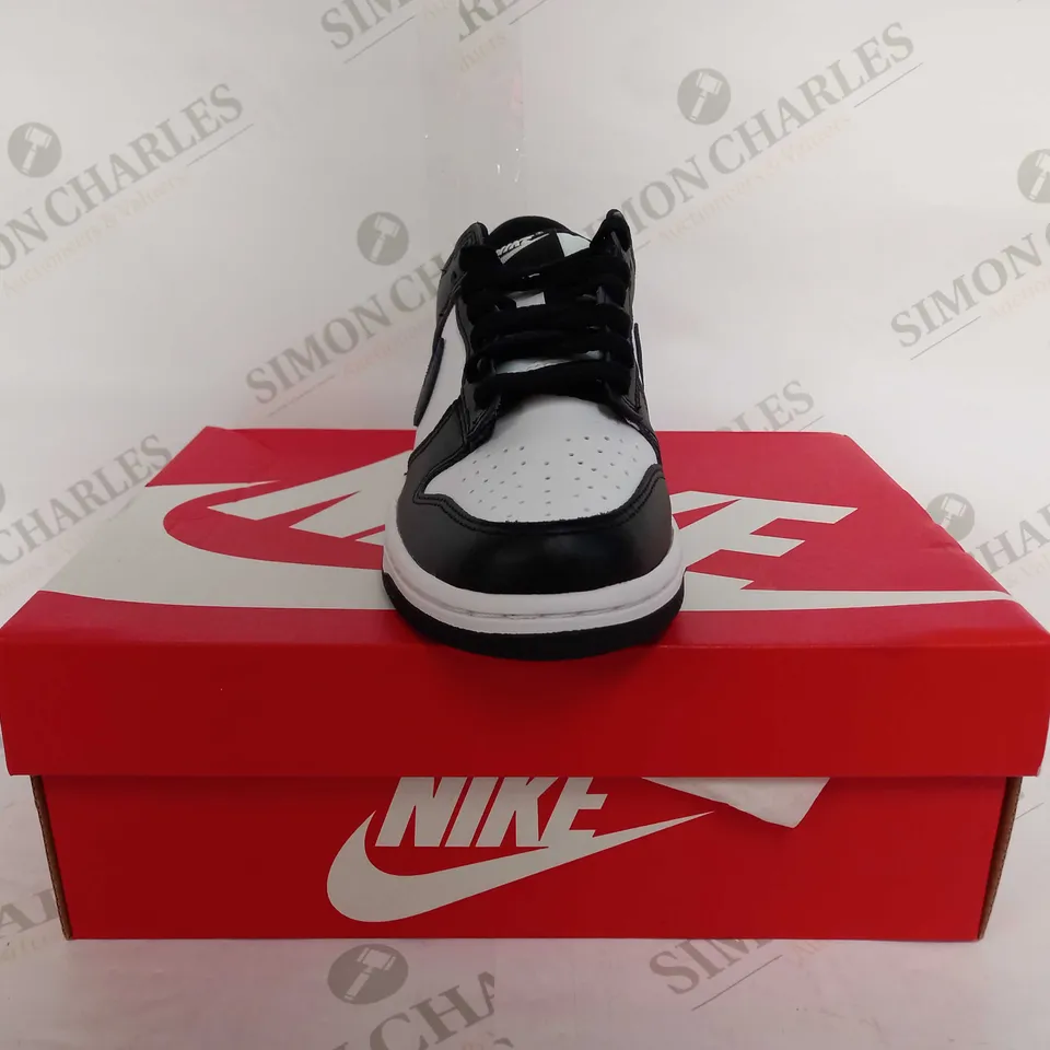 NIKE DUNK PANDA LOWS - UK 5 