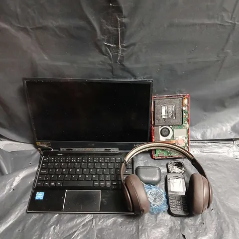 BOX OF APPROXIMATELY 15 ASSORTED BROKEN ELECTRICAL ITEMS & PARTS TO INCLUDE - LAPTOP KEYBOARD - HEADPHONES - SMARTWATCH - ETC