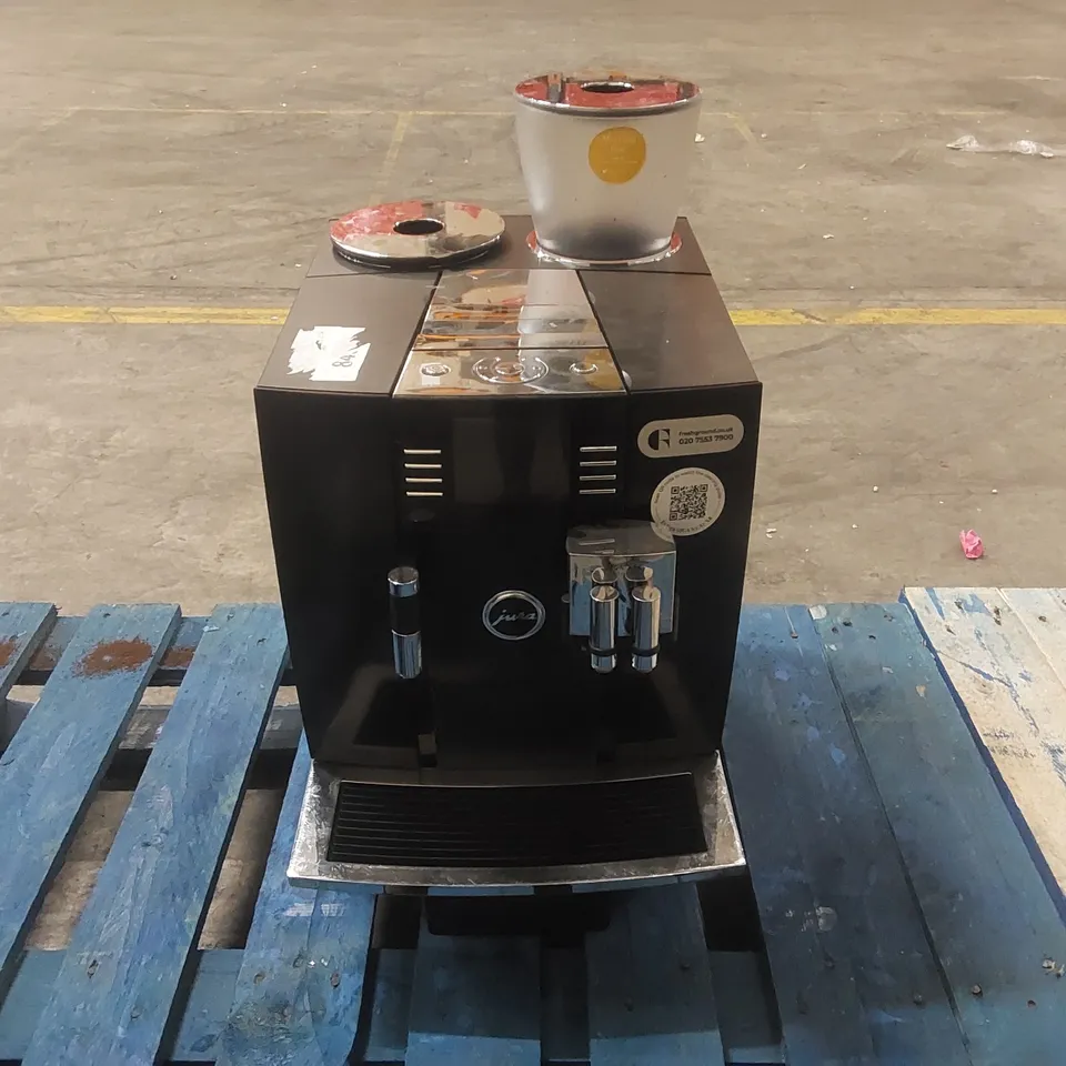 JURA GIGA COMMERCIAL COFFEE MACHINE 