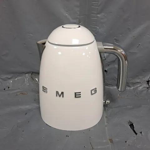 SMEG ELECTRIC KETTLE IN WHITE