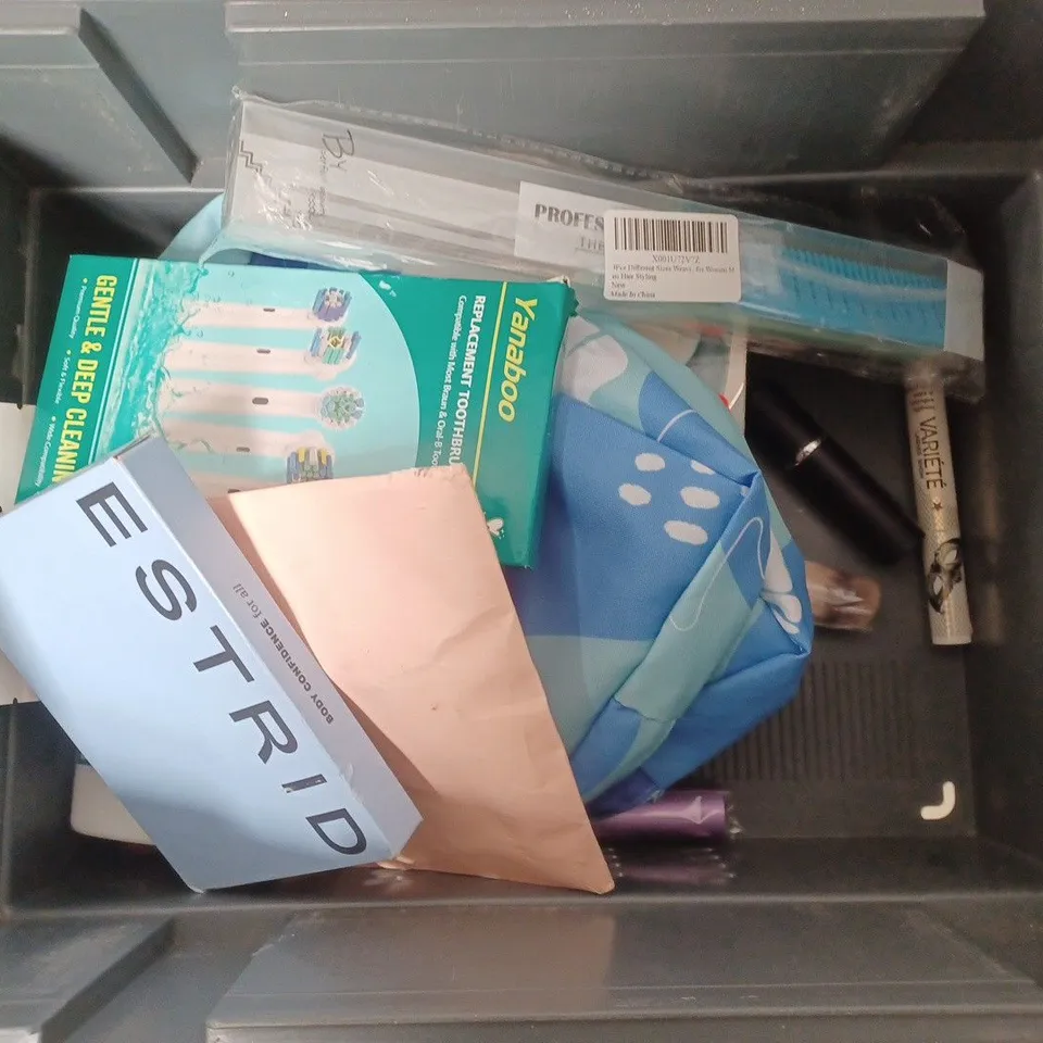 APPROXIMATELY 20 HEALTH AND BEAUTY PRODUCTS TO INCLUDE MATRIX SHAMPOO, SANEX SHOWER GEL AND BIOXCIN SHAMPOO