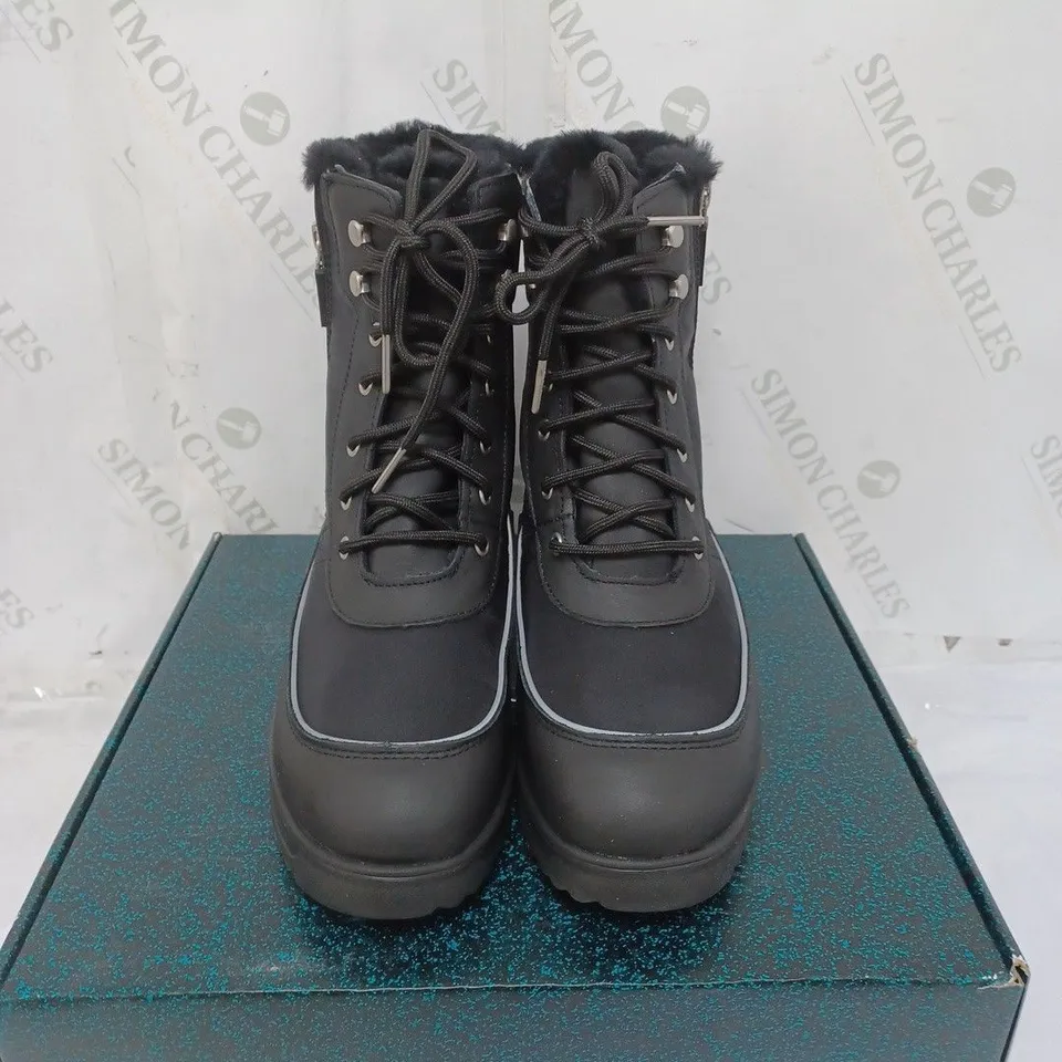 BOXED EMU AUSTRALIA LADIES SNOWY WATERPROOF BOOTS WITH REFLECTIVE TRIM BLACK SIZE 8