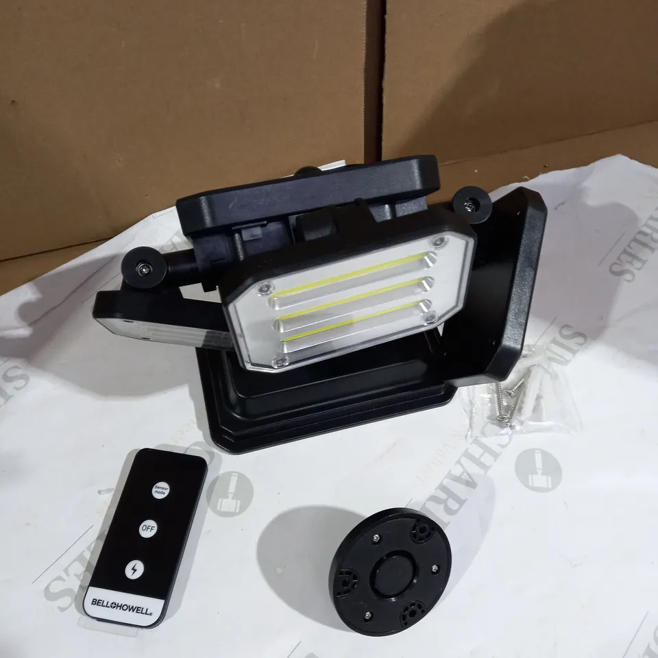 BELL & HOWELL 300 LUMENS BIONIC FLOODLIGHT