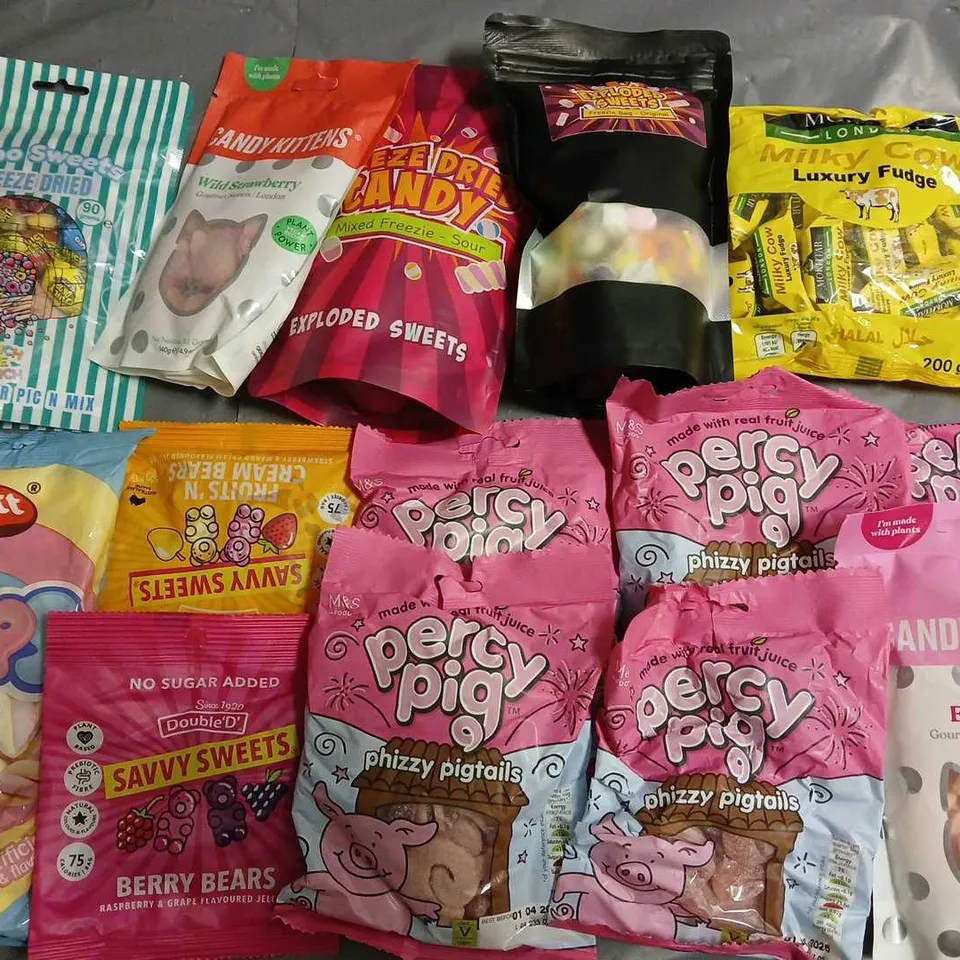 LOT OF 14 ASSORTED PACKS OF SWEETS TO INCLUDE CANDY KITTENS AND EXPLODED SWEETS