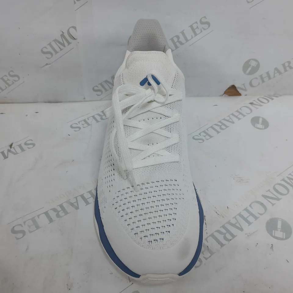 PAIR OF FITFLOP VITAMIN FFX KNIT SPORTS SNEAKERS IN WHITE/BLUE - UK 7
