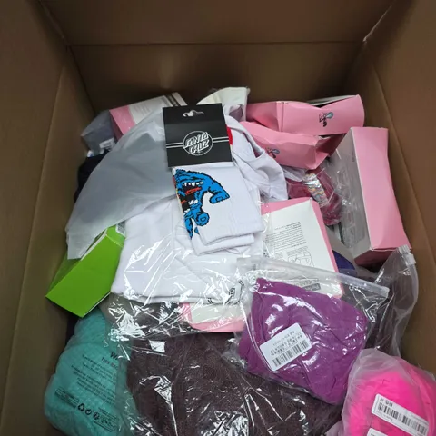 APPROXIMATELY 30 ASSORTED CLOTHING ITEMS IN VARIOUS SIZES, STYLES & COLOURS - COLLECTION ONLY