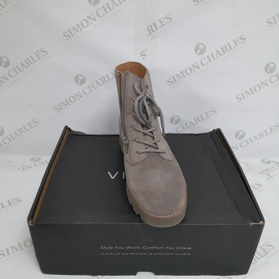 VIONIC LARSON LACE UP BOOT SIZE 6.5 