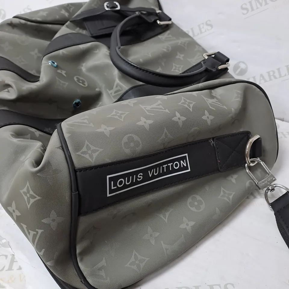 LOUIS VUITTON DUFFLE BAG IN GREY