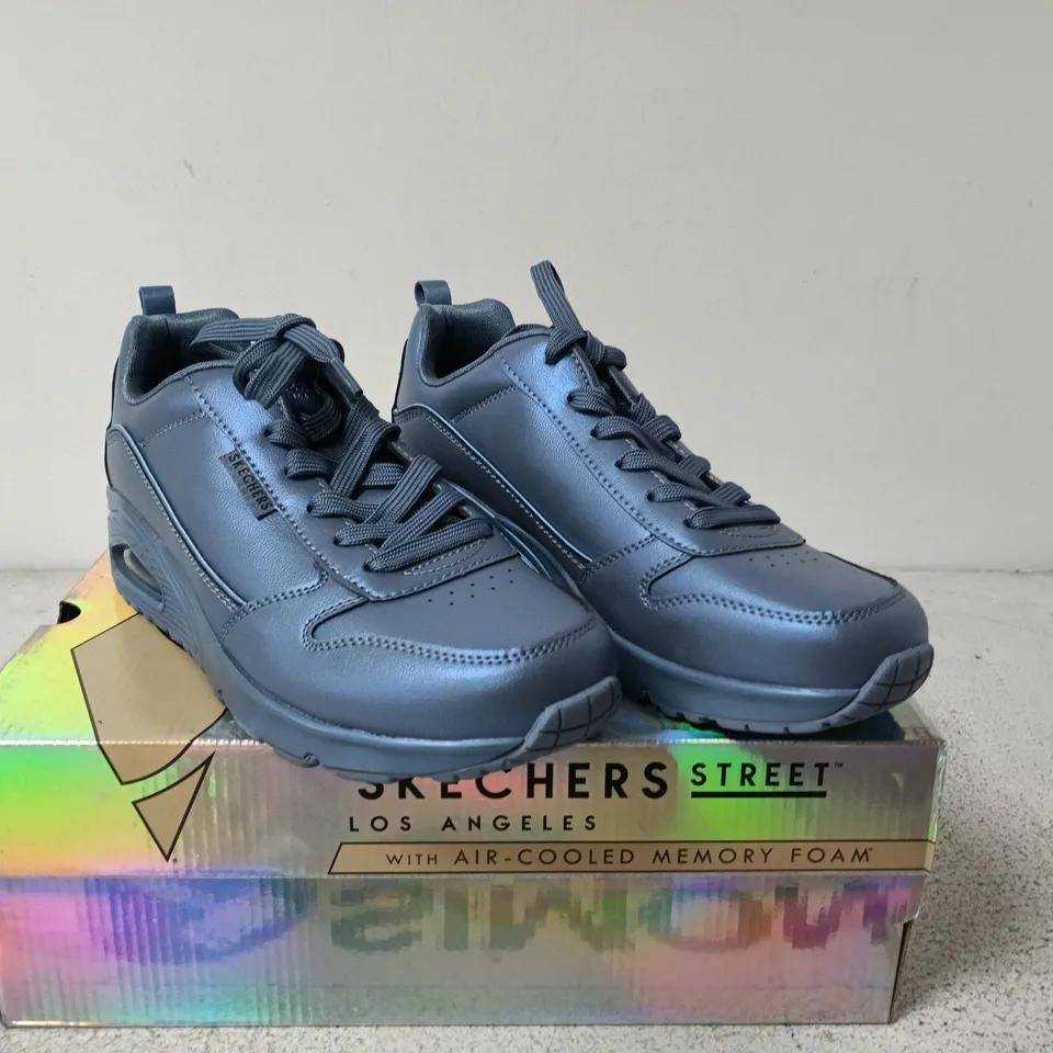 BOXED PAIR OF SKECHERS STREET LOS ANGELES MEMORY FOAM SNEAKERS – UK SIZE 6